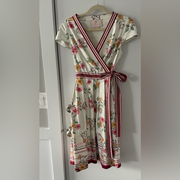 Anthropologie Gal Meets Glam Teresa Floral Wrap Dress Size 6
Tradwife - Picture 14 of 16